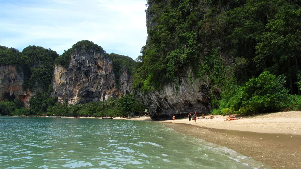How to Budget for Thailand’s Tourist Entry Fee Before a Railay or Tonsai Trip