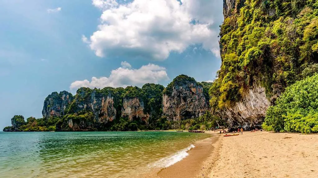 How to Choose the Right Krabi Beach Day From Tonsai or Railay