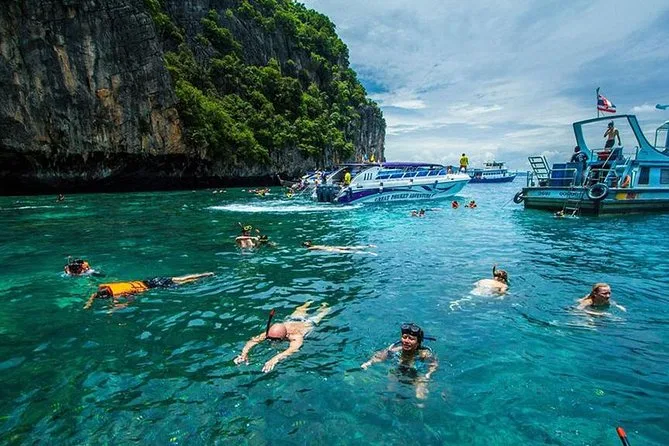 Should You Stay on Phi Phi Don or Day Trip Phi Phi Le From Railay or Tonsai?